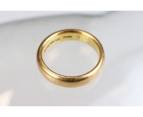 22ct yellow gold wedding band, width approx 4.5mm, ring size K½ 