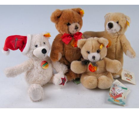 Vier Teddybären. Fa. Steiff  um 1990/2000 Jeweils weich gestopft mit angenähten Gliedern. a) Teddy-Petsy mit Stimme, rotbraun