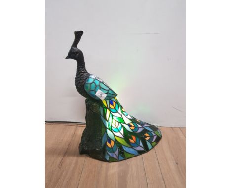 TIFFANY STYLE TABLE LAMP IN THE PEACOCK DESIGN FULLY WORKING ORDER