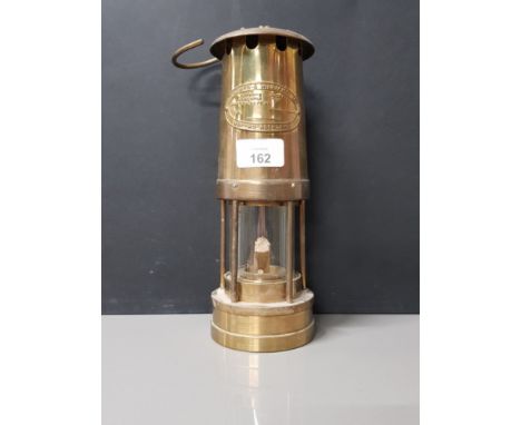 E THOMAS AND WILLIAMS WAKERS ABERDARE CAMBRIAN TYPE BRASS MINERS LAMP