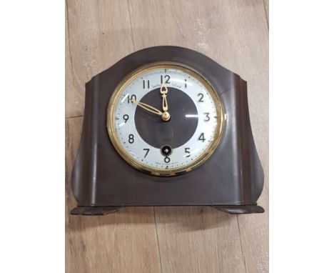 SMITHS ENFIELD BAKELITE STYLE MANTLE CLOCK WITH PENDULUM AND KEY