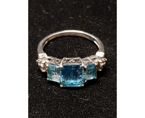 SILVER AND TOPAZ RING SIZE Q GROSS WEIGHT 3.5G