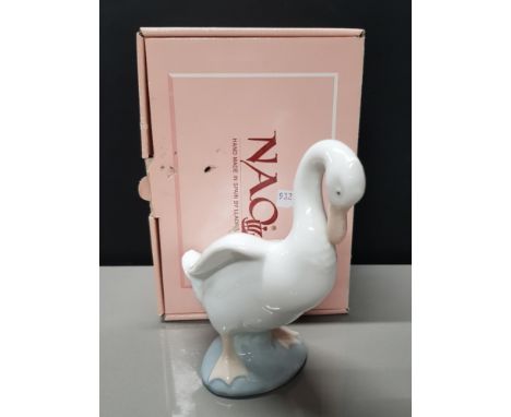 NAO 242 GOOSE FIGURINE IN ORIGINAL BOX