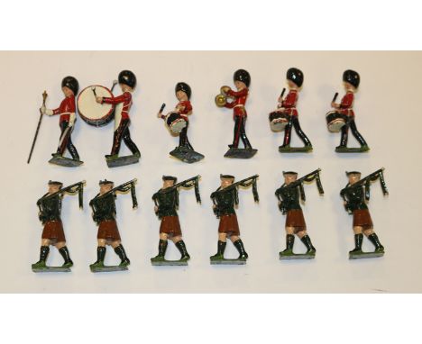 Britains Irish Guards Drum & Pipe Band from set No.2096. 1954-59 12 figures – 3 side drummers, cymbalist, bass drummer and a 