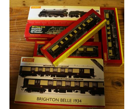 2 Hornby Railways BR King Arthur class 4-6-0 tender locomotives. King Arthur 30453 R2583. In lined Brunswick green livery. Pl