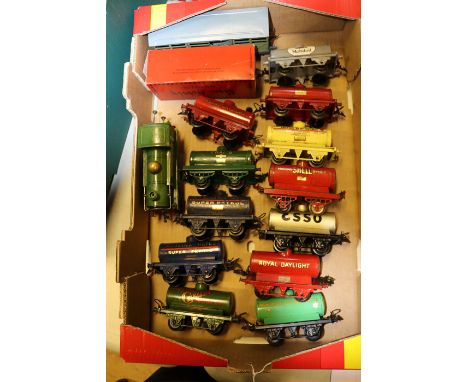 A quantity of Hornby O gauge model railway. A No.1 0-4-0T 623 in LNER lined green livery. Plus a quantity of freight rolling 