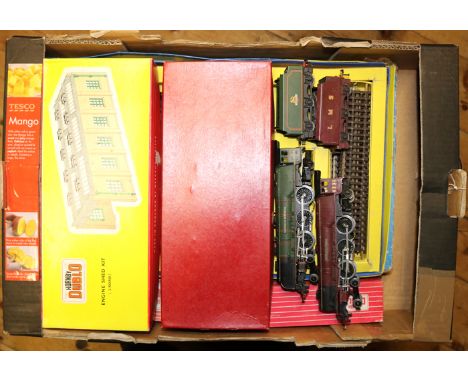 A small quantity of Hornby Dublo 2&3 rail railway. 2 sets – The Talisman Passenger Train set 2014 comprising BR class A4 4-6-