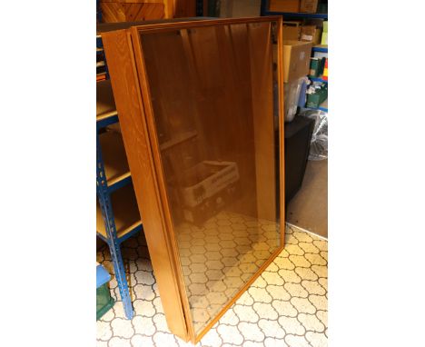 A fine Timbercraft display cabinet. Of light oak and beech  construction, single piece removable glazed front panel, with 9 a