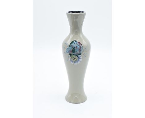 In good condition with no obvious damage or restoration. First quality, 21cm tall.