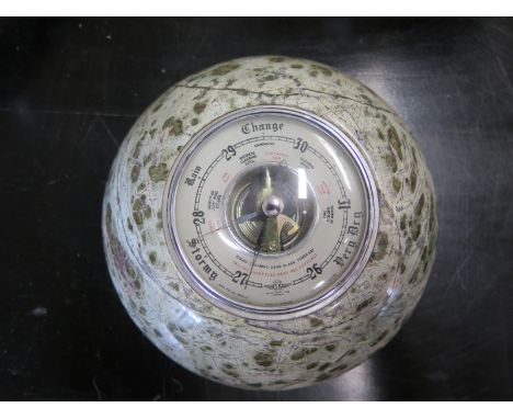 An aneroid barometer in a marble frame - Diameter 17cm