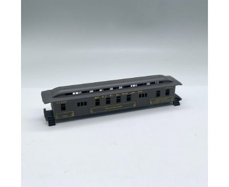 HO scale model train car kit. This replica of a 50 foot Pulman Car is dark brown with gold detail. Comes with instructions an