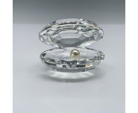 Faceted clear crystal open clam shell with a white pearl. Part of the Aquatic Worlds theme group. Swarovski symbol etched bac