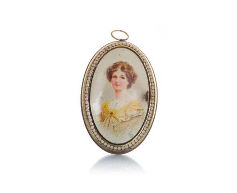 LOCKET BISCUIT TIN, HUNTLEY & PALMERS, CIRCA 1912  modelled in the form of an oval locket as would be worn around the neck, t