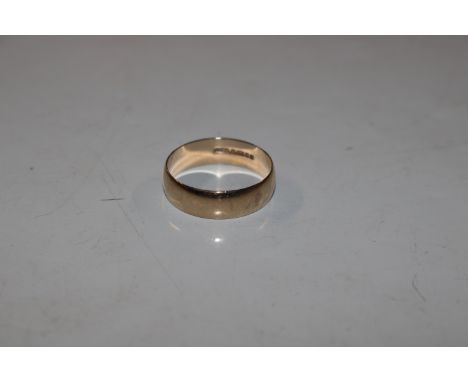 A 9ct gold wedding band, ring size S, approx. 2.5gms 