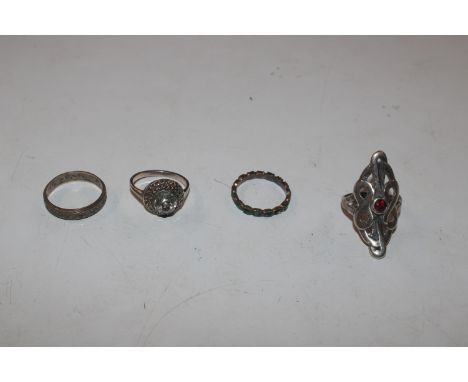 A 9ct gold and silver ring; a ring set with green coloured stones AF; a white metal ring and a white metal ring marked 800 se