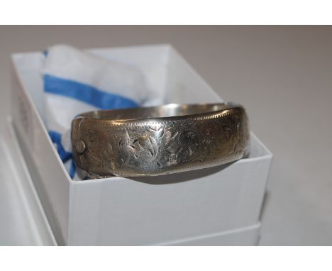 A 1963 Birmingham silver RPH Jewellery Co. silver bangle, approx. 27gms 