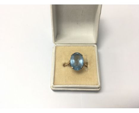 A 9ct gold ring set with an aquamarine type stone. Weight approx 2.89g, size approx M.