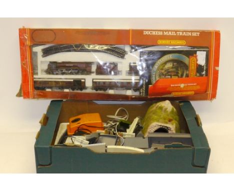 A Hornby (Margate) OO Gauge 'Duchess Mail Set' and Other Items, set ref R542, with 'Duchess of Abercorn' Locomotive, tender, 