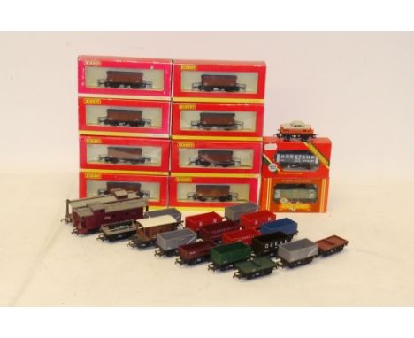 Hornby OO Gauge Freight Stock, comprising 10 boxed (Chinese-made) R6085 Mineral wagons, VG, boxes F, faded, 4 boxed 'Margate'