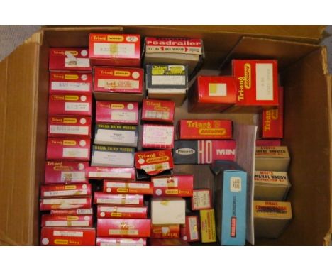 Empty Boxes and Accessories for OO Gauge Railways, the boxes by Triang-Hornby, Wrenn and others, for rolling stock and other 