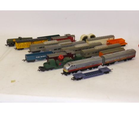 Tri-ang 00 Gauge Transcontinental Rolling Stock, including R57 B B Diesel  Dummy  and B Unit and five silver coaches (3 unbox