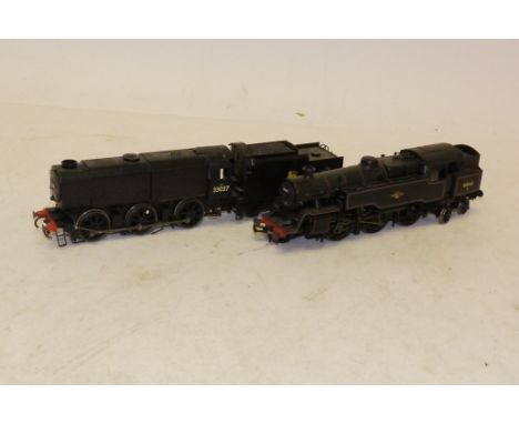 Hornby (China) and Bachmann 00 Gauge Steam Locomotives, Hornby R2355 BR 0-6-0 Class Q1 '33037', in a storage box with origina