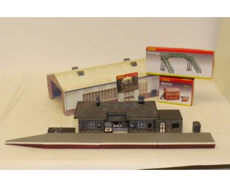 Hornby 'Skaledale' OO Gauge Railway Buildings, including Butterley Station, Diesel loco shed, platform sections and others, t