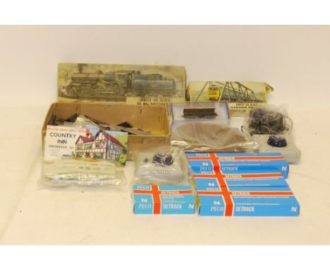 Graham Farish/Bachmann N Gauge Train Sets, comprising two empty set boxes with a good proportion of their original contents a