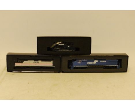 Bachmann Spectrum HO Gauge US Outline Locomotives, 87013 Amtrak silver F40 PH Diesel No 231, 81804 UP black 0-6-0ST No 89 and