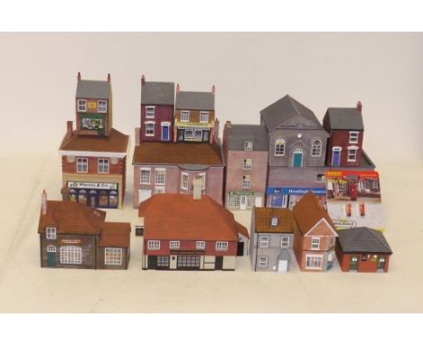 Hornby 'Skaledale' OO Gauge Town Centre Resin Buildings, mostly 'High Street' buildings, including Warren & Co Estate Agents,