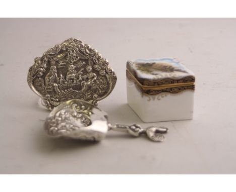 A SILVER MENU HOLDER, with repousse decoration depicting tavern scene, London 1901, approximately 6cm x 5cm high, white metal