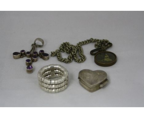 A SMALL COLLECTION OF JEWELLERY, to include heart shape pill box, ring, amethyst pendant, etc