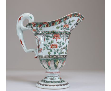 Kangxi period famille verte porcelain jug with plant decoration - Weight:  1.57 kg - Region: Chine - Sizes: H 280 mm L 265 mm