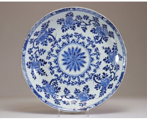 Kangxi Blue White Large Porcelain Dish - Weight:  1.65 kg - Region: Chine - Sizes: D 385 mm H 65 mm - Condition details: Slig