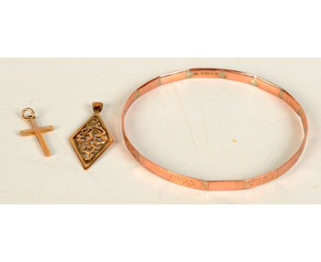 A 9ct. gold bangle, a 9ct. gold cross, and a 9ct. gold pierced pendant, 14.4g.