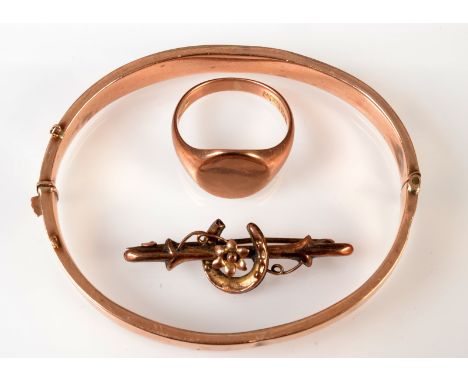 A 9ct gold bangle, a 9ct gold signet ring and a 9ct gold brooch, 17g. 
