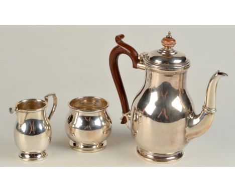 A bachelor's three piece bellied silver tea service by Adie Brothers, Birmingham 1929, 17oz.