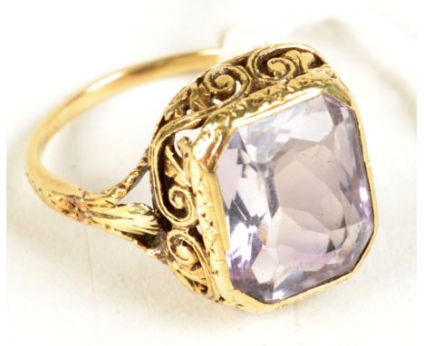 A pale amethyst American gold ring.