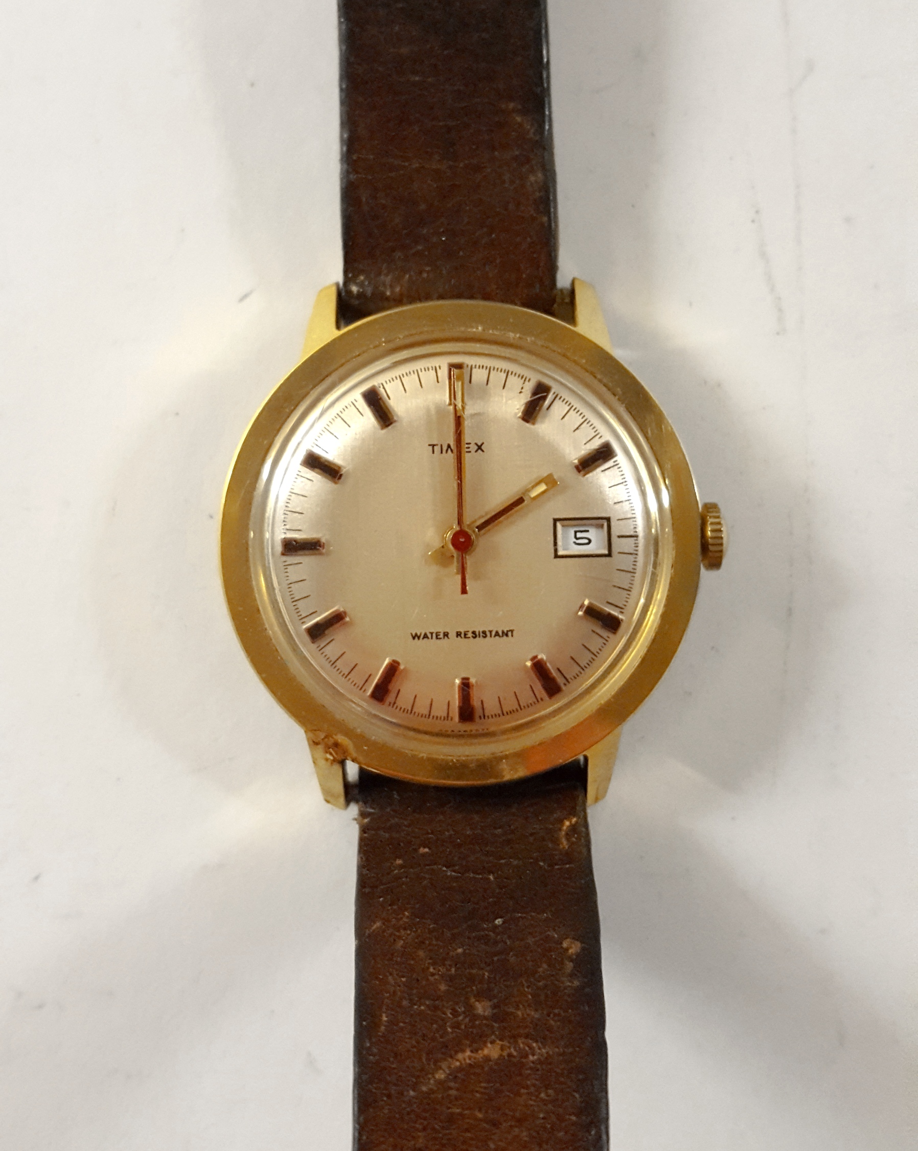 Vintage Retro Timex Wrist Watch. With date window. Stainless Steel Back