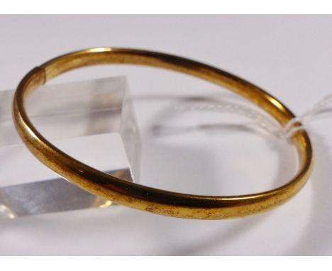 9CT BANGLE. 9ct gold bangle, 6,2g