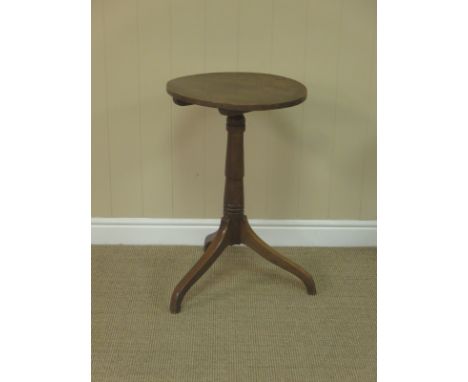 An early 19th Century Pillar Table with tapering column and tripod base, 18in D