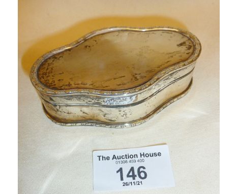 Silver snuff box hallmarked for London 1912, Goldsmiths &amp; Silversmiths Co., approx. 87g