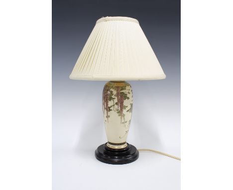 Japanese Satsuma table lamp, wisteria pattern, 32cm 