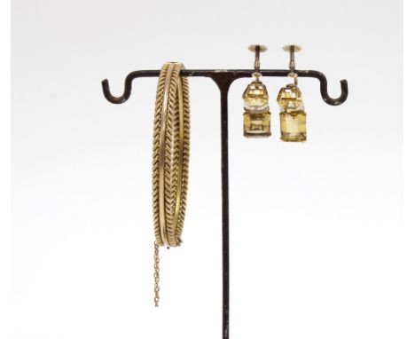 Yellow metal rope twist bangle, stamped 10, together with a pair of citrine drop earrings set in unmarked yellow metal (2) 
