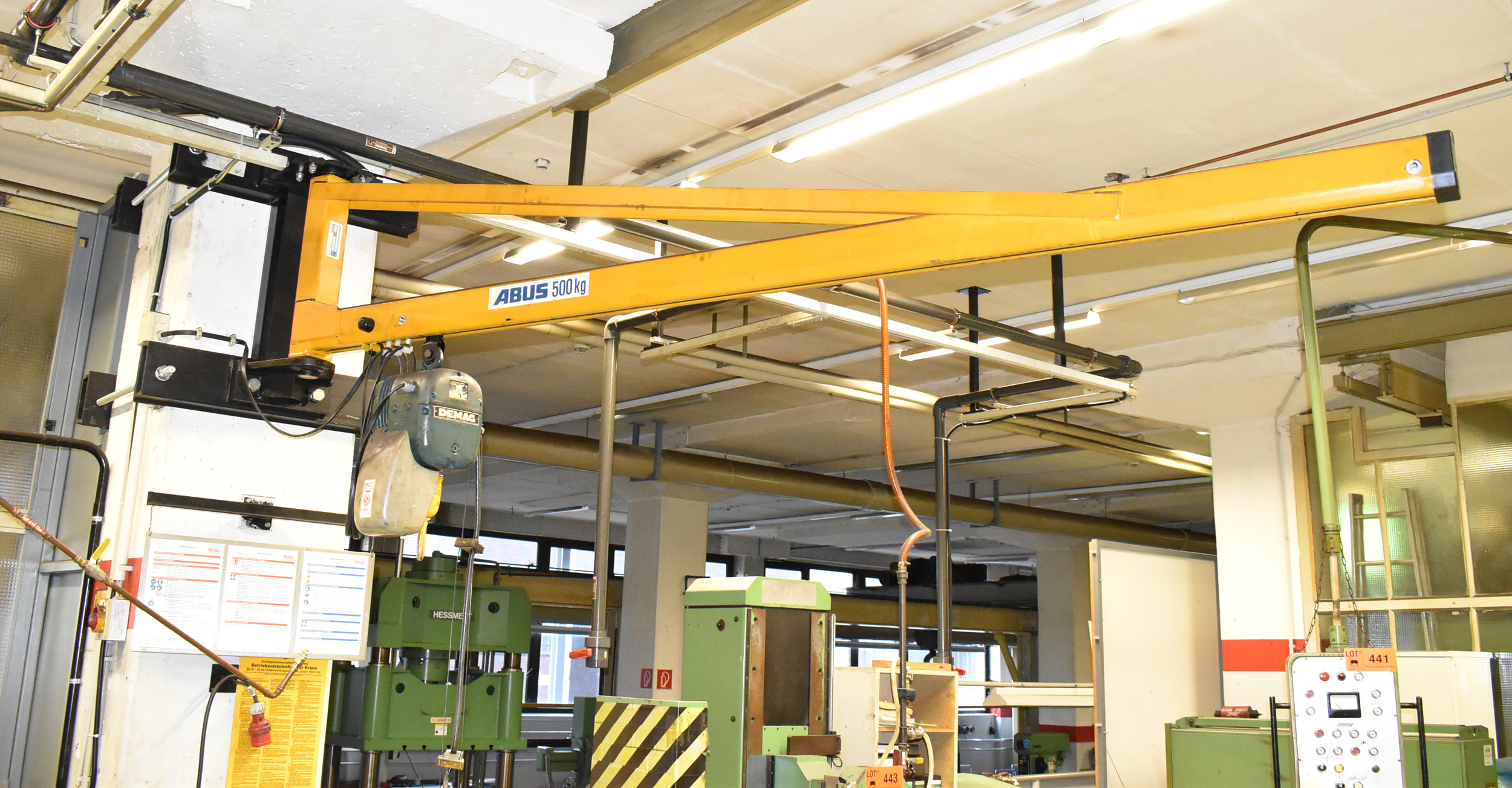 ABUS 500 KG CAPACITY COLUMN MOUNTED JIB CRANE WITH DEMAG 500 KG