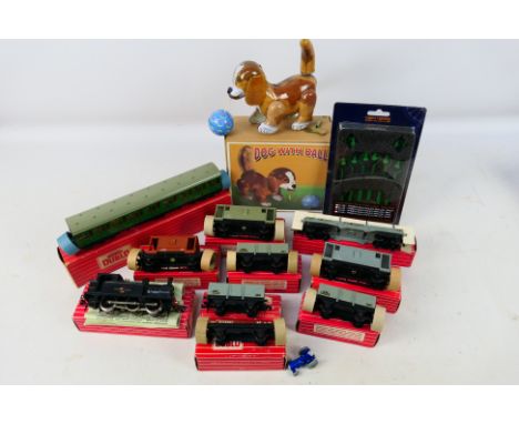 Hornby Dublo - DCC Concepts - Others - An assortment of 10 boxed model railway items in OO scale to include #2206 Class R1 0-