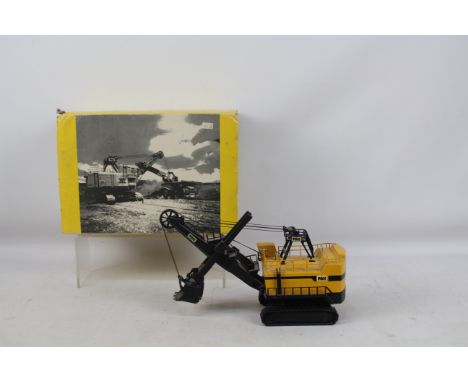 Harnischfeger - A boxed 1/87 scale P&H Electronic Mining Shovels #53201. Item appear to be in very good-excellent condition i