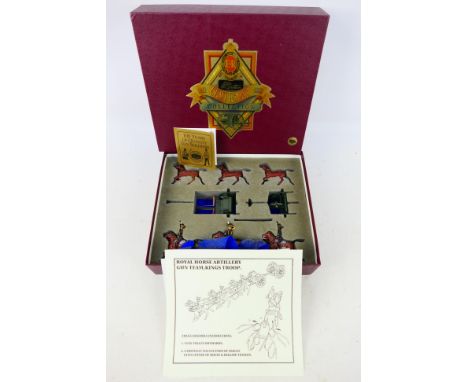 W Britains - A Britains Metal figure Set #8825 Gun Team Royal Horse Artillery King's Troop. Item appears to be in very good-e