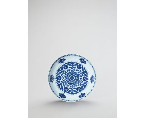   A LARGE BLUE AND WHITE PORCELAIN CHARGER  China, Kangxi period (1662-1722). Painted in underglaze blue with a central medal
