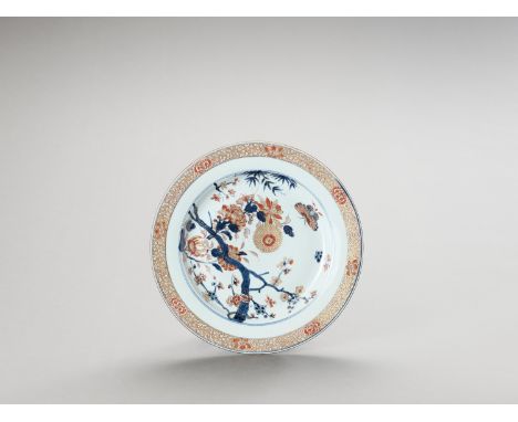   AN IMARI PORCELAIN PLATE  China, Kangxi period (1662-1722). Painted in underglaze blue and overglaze iron-red and gold on t